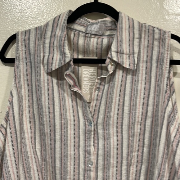 Heroes and Dreamers sleeveless top. XL - Picture 2 of 7